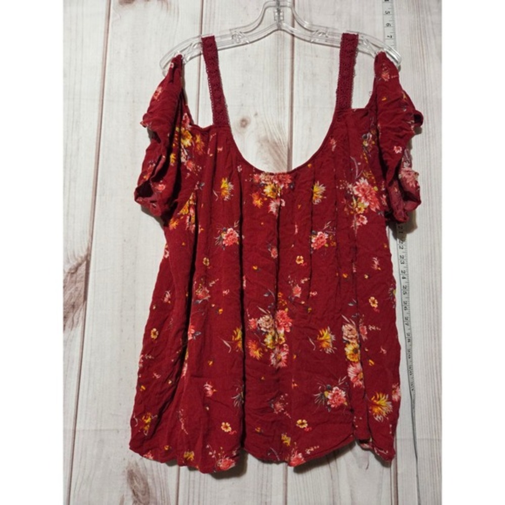 Torrid Red Floral Cold Shoulder Blouse Crochet Lace Trim Ruffle Sleeve Size 4